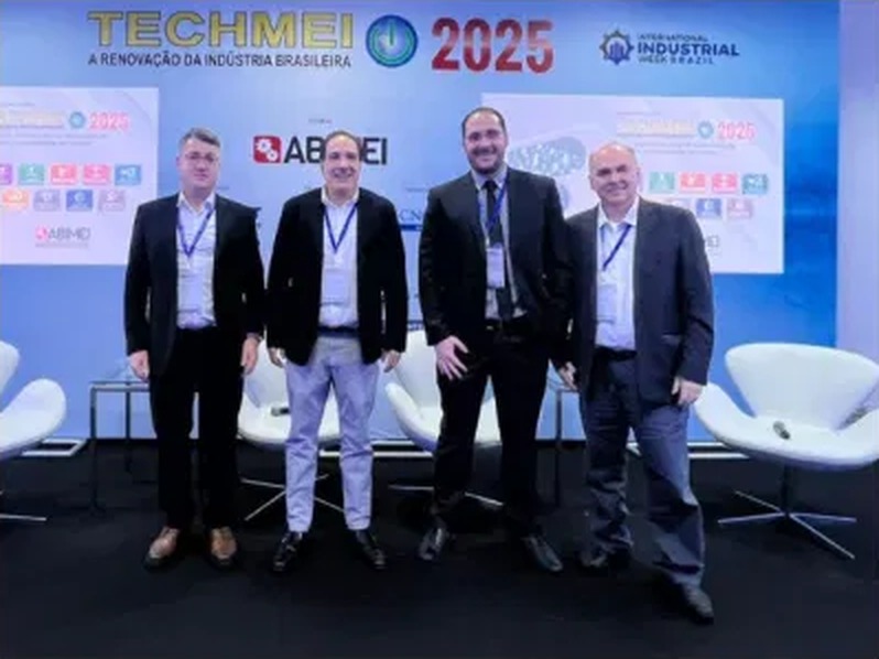 Executivos no palco da TECHMEI 2025
